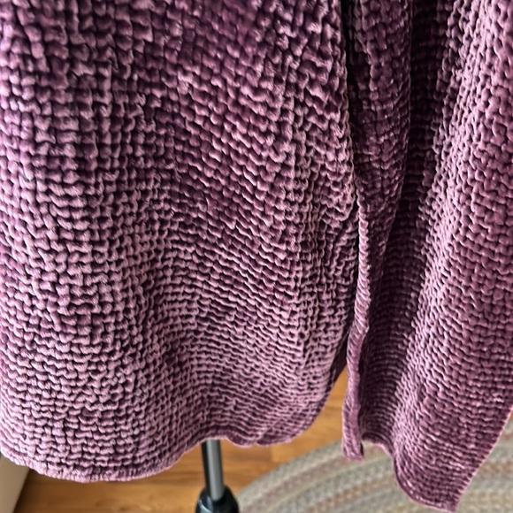 Textured velour plum top by UBU in EUC. Size XL - Picture 5 of 10